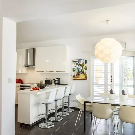 فيلة Seaside Narcissos 16