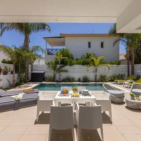 Seaside Narcissos 16 فيلة