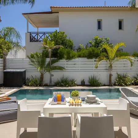 Villa Seaside Narcissos 16 *