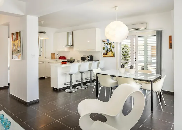 Seaside Narcissos 16