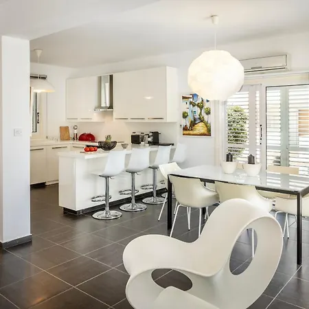 Seaside Narcissos 16